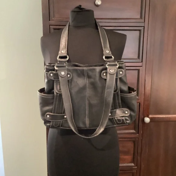 Tignanello Black Leather Women's Shoulder Bag - Picture 5 of 16